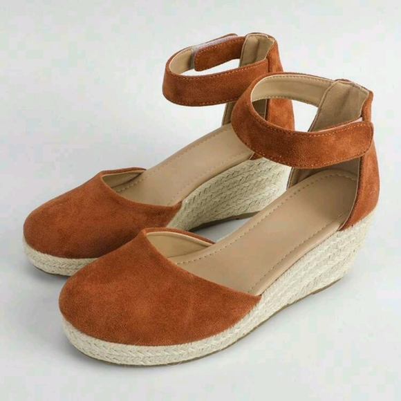 Shoes - 💥Woman's wedge